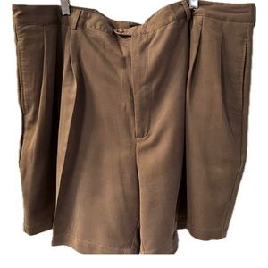 Lynx shorts, pleated, size 44, 70% rayon, 30% polyester.  Good used condition.